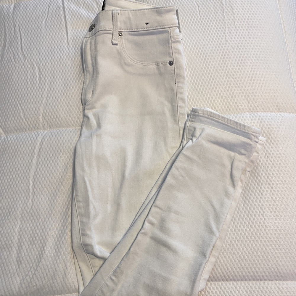 Abercrombie & Fitch white Jeans! Amazing condition